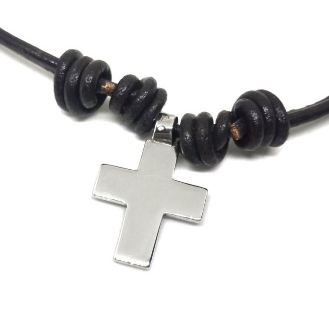 Cruz cuadrada con cordón de piel en colores
